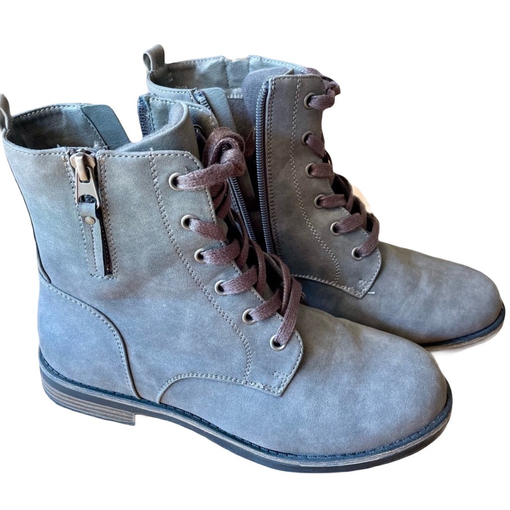 Limelight Alaina Gray Zippered Booties
